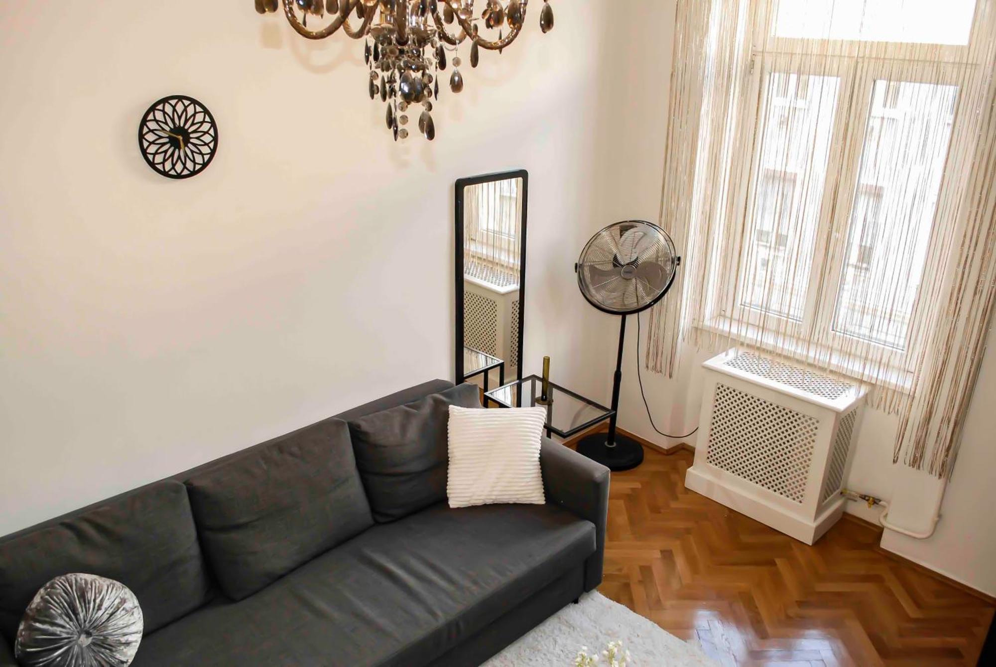 Apartment Yellow And Bright Budapest