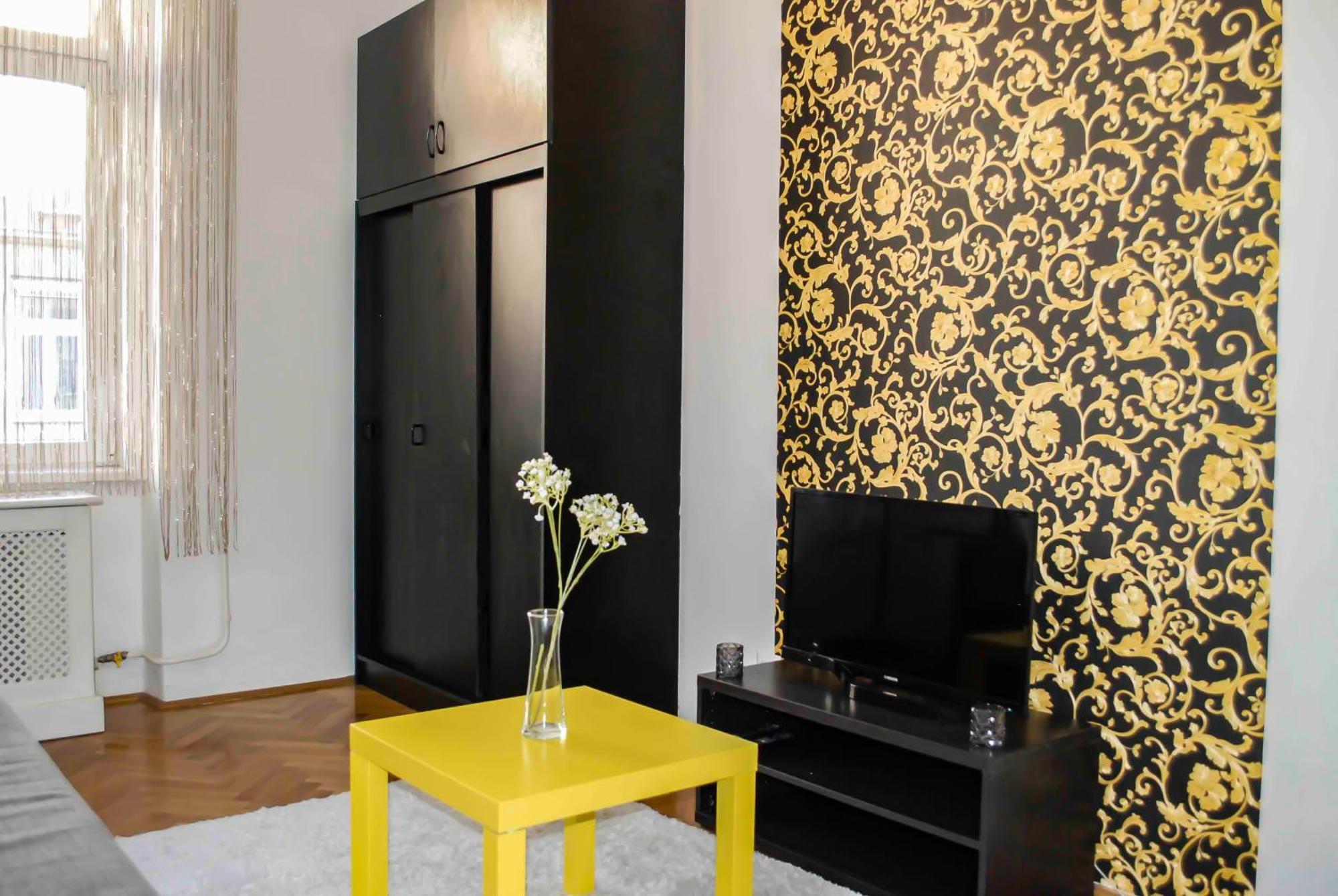 Yellow And Bright Apartment Budapest